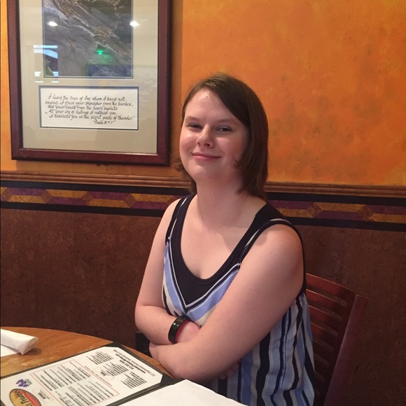 Meet your Posher, Crystal - Picture 3 of 8